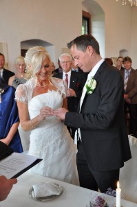 ... und an seinen Finger...